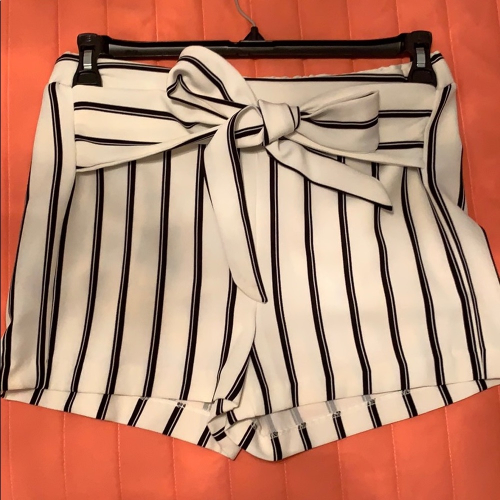 Mid-waist shorts ❤️